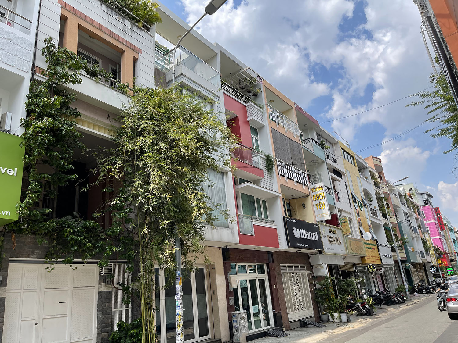 Bán nhà Hoa Sứ, Quận Phú Nhuận nhà phố 3 lầu (4mx16m) 1 đời chủ khu kinh doanh thương mại sôi động.